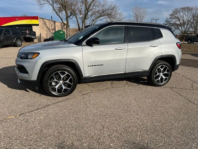 Used 2024 Jeep Compass Limited image 2
