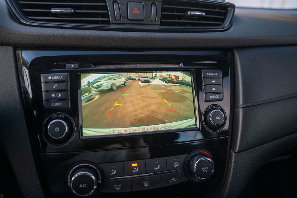 Used 2019 Nissan Rogue SV image 29