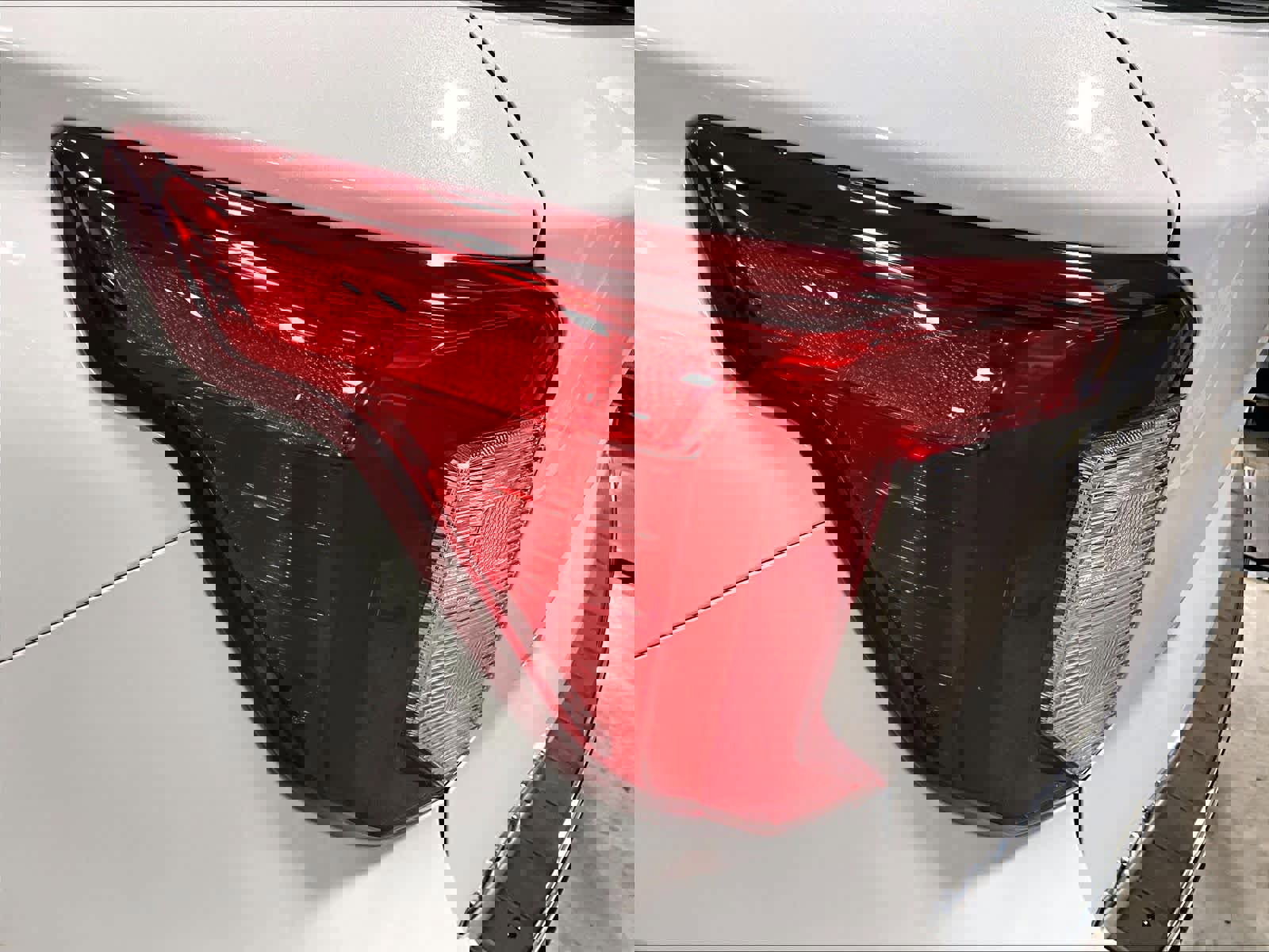 Used 2023 Ford Explorer Limited w/ Limited Technology Package image 35