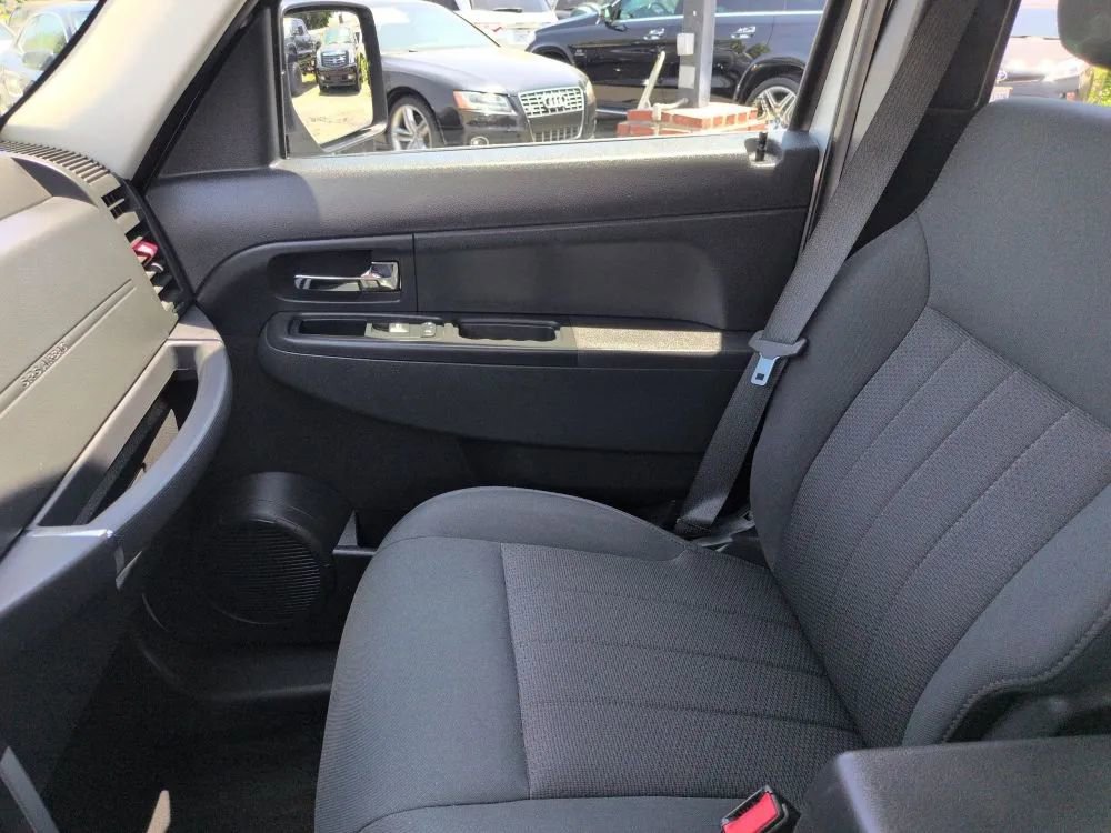 Used 2011 Jeep Liberty Sport image 40