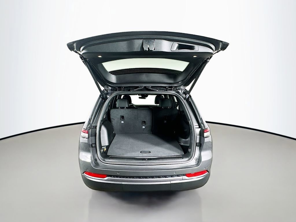 New 2026 Jeep Grand Cherokee Altitude image 16