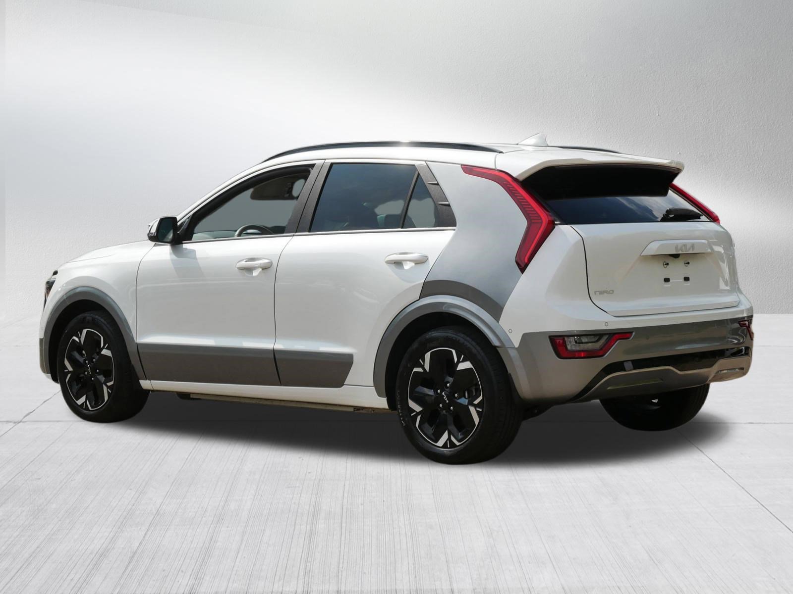 Certified 2024 Kia Niro Wave w/ Wave Preserve Package FWD image 5