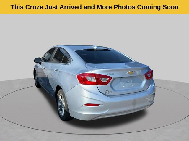 Used 2017 Chevrolet Cruze LT FWD image 4