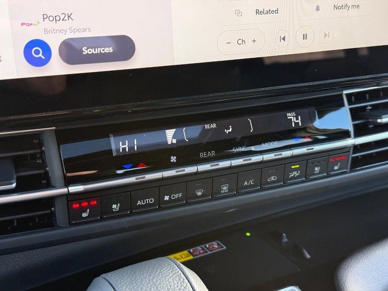 Used 2026 Toyota Sienna Limited image 29