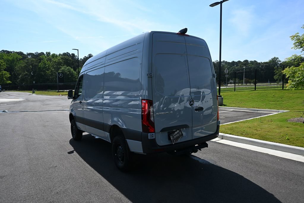 Used 2025 Mercedes-Benz Sprinter 2500 image 3