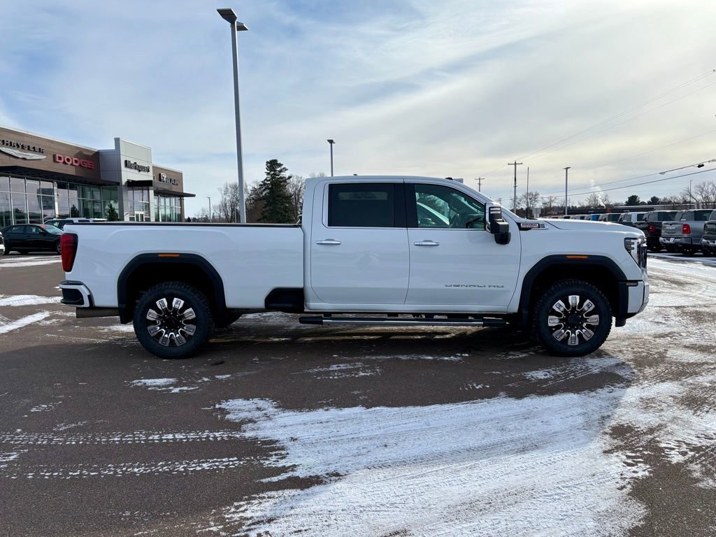 Used 2024 GMC Sierra 3500 Denali w/ Denali Reserve Package AWD/4WD image 2