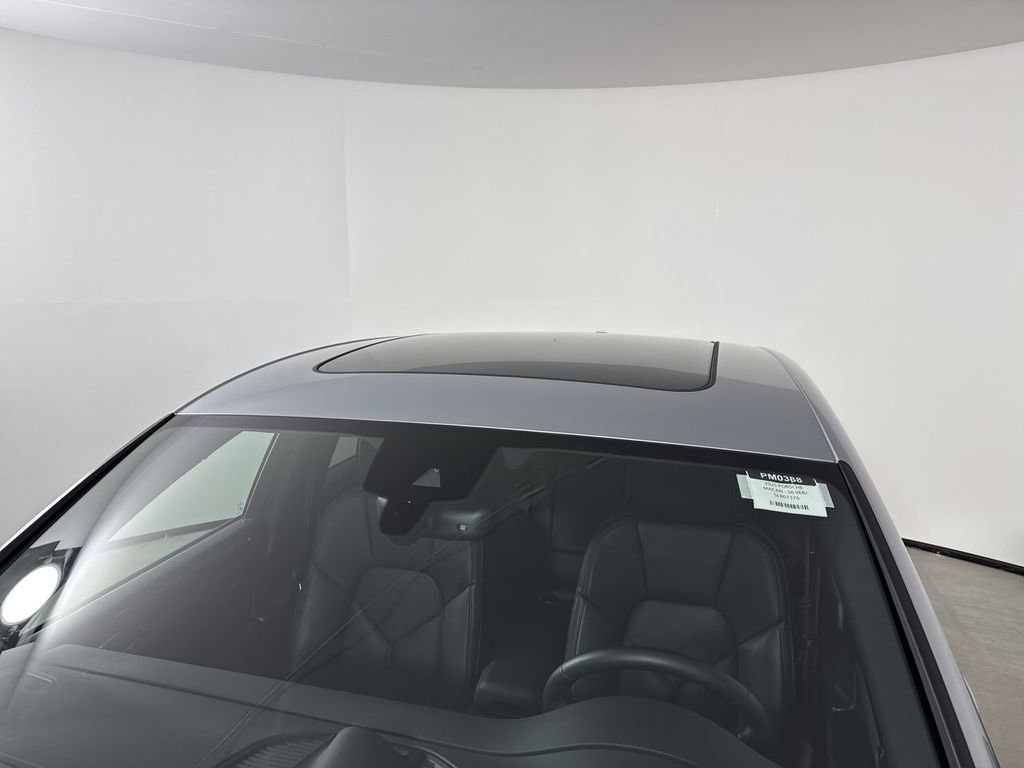 Certified 2025 Porsche Macan image 17