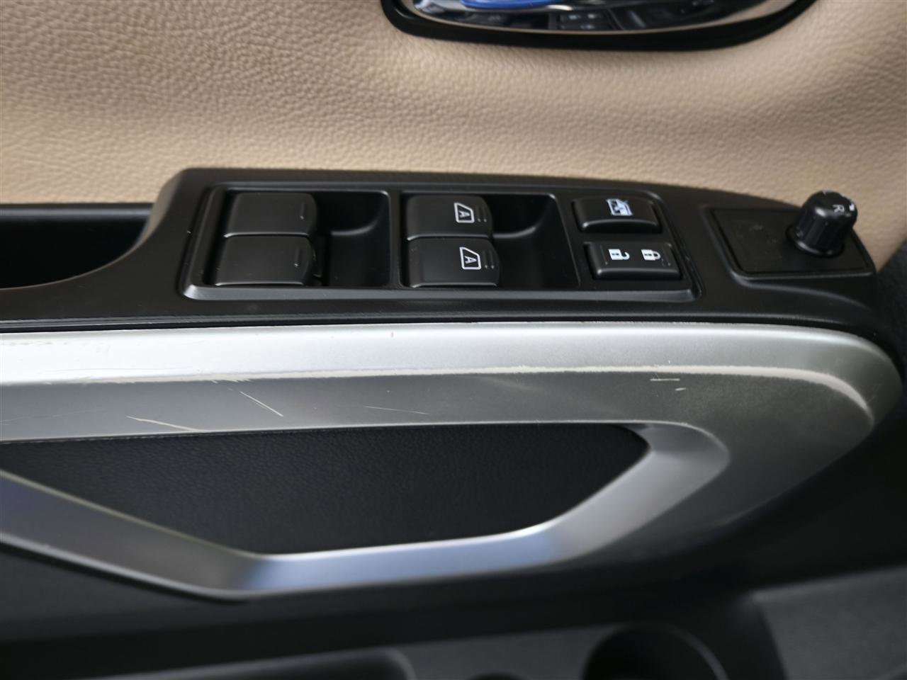 Used 2016 Nissan Titan SV RWD image 14