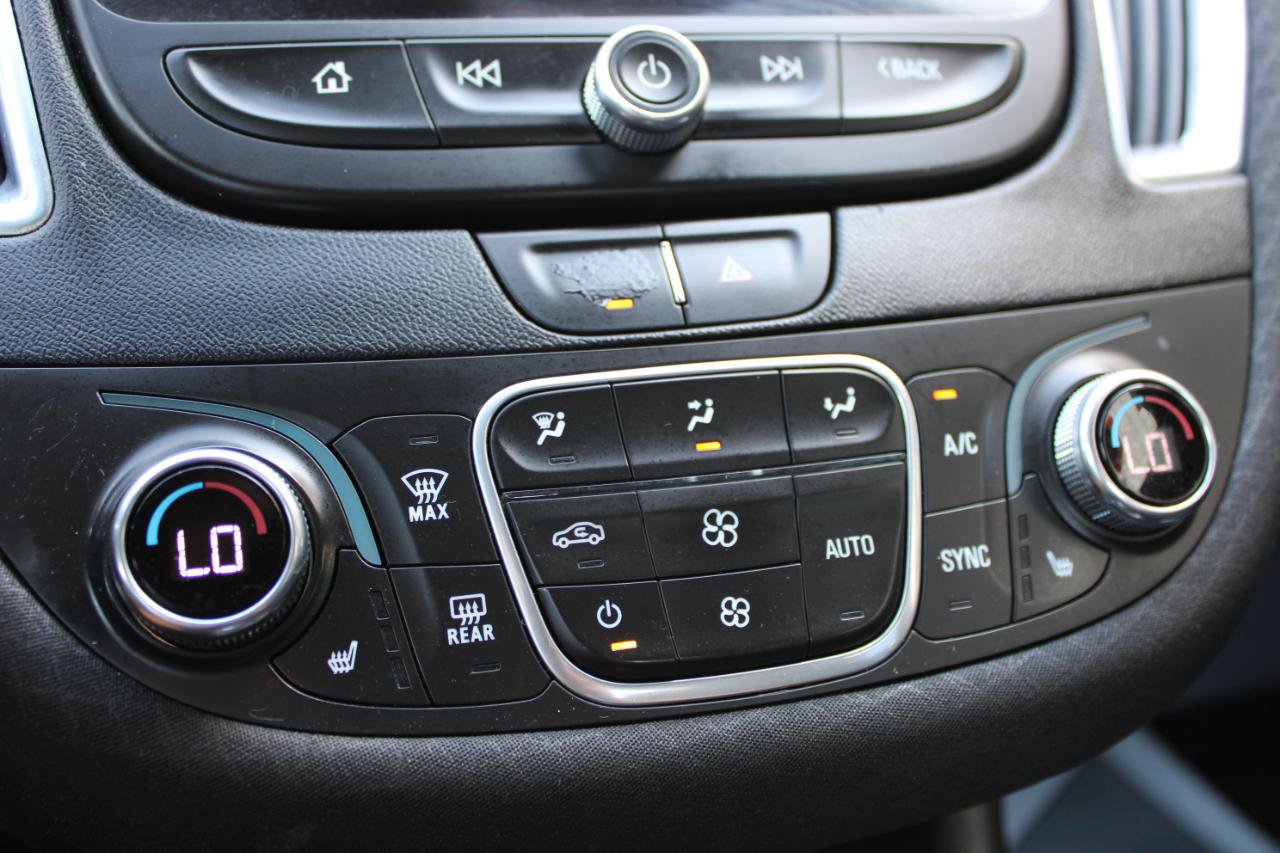 Used 2020 Chevrolet Malibu LT FWD image 30