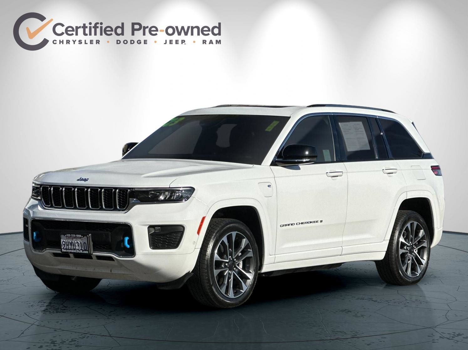 Used 2023 Jeep Grand Cherokee Overland AWD/4WD image 8