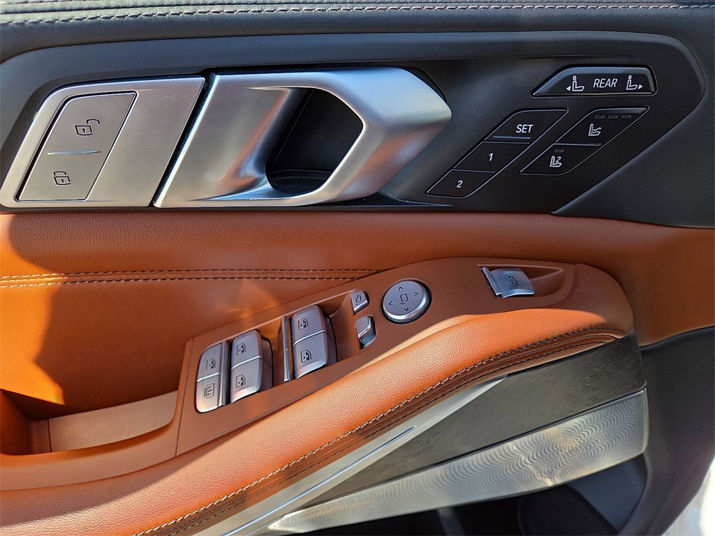 Used 2021 BMW X7 M50i w/ Dynamic Handling Package image 21