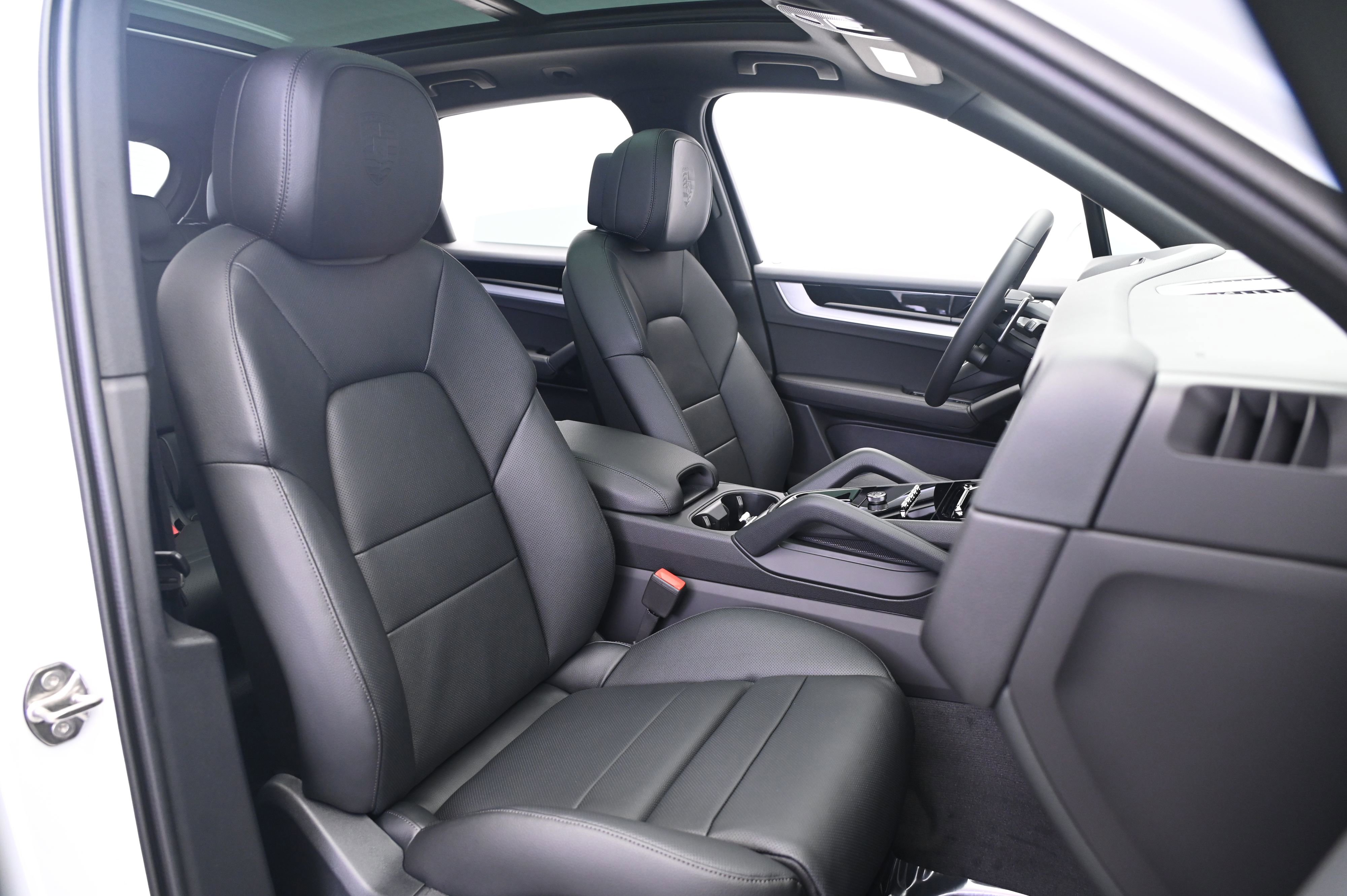 Certified 2025 Porsche Cayenne image 29