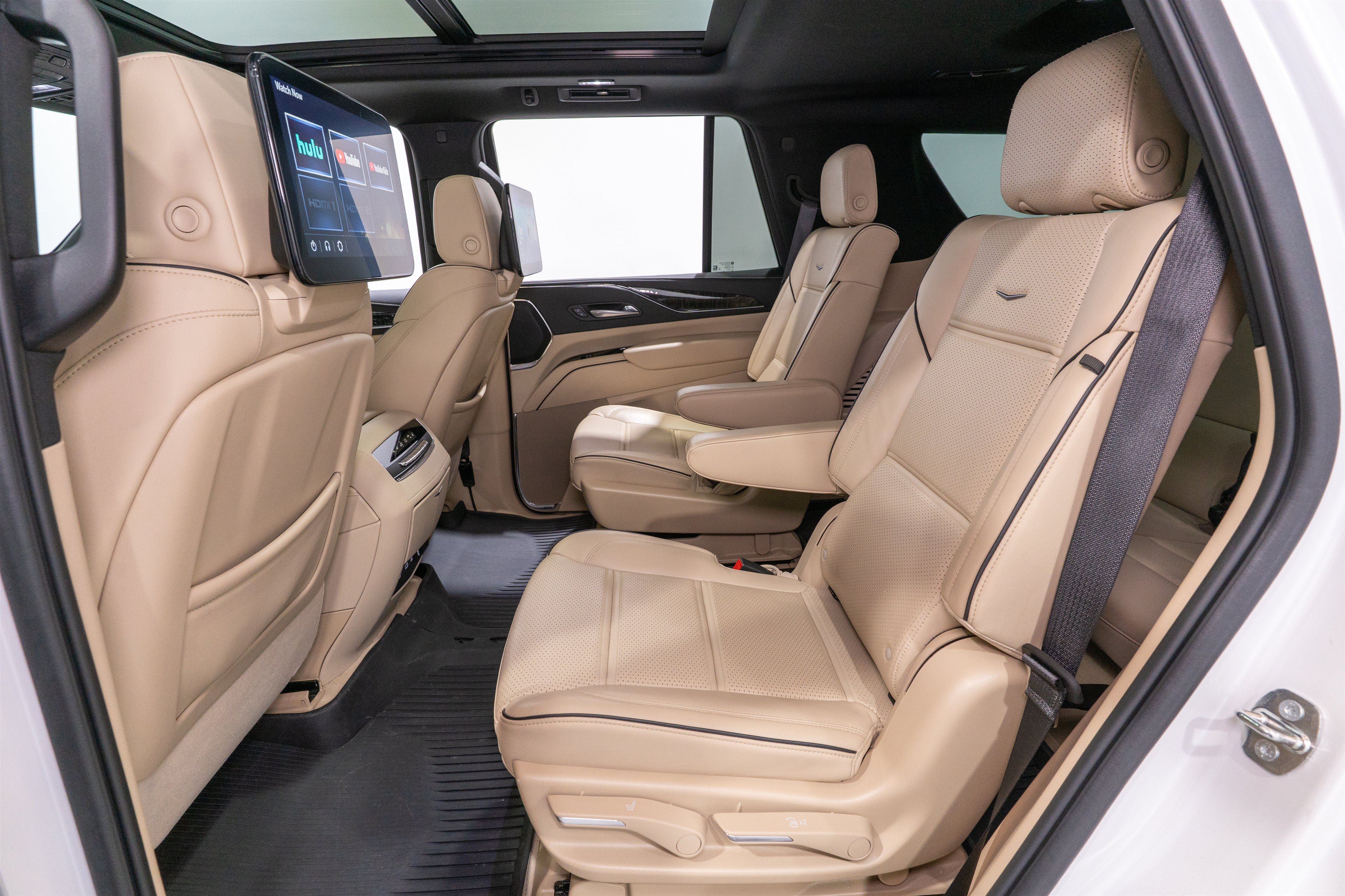 Used 2024 Cadillac Escalade Premium Luxury w/ Performance Package AWD/4WD image 37