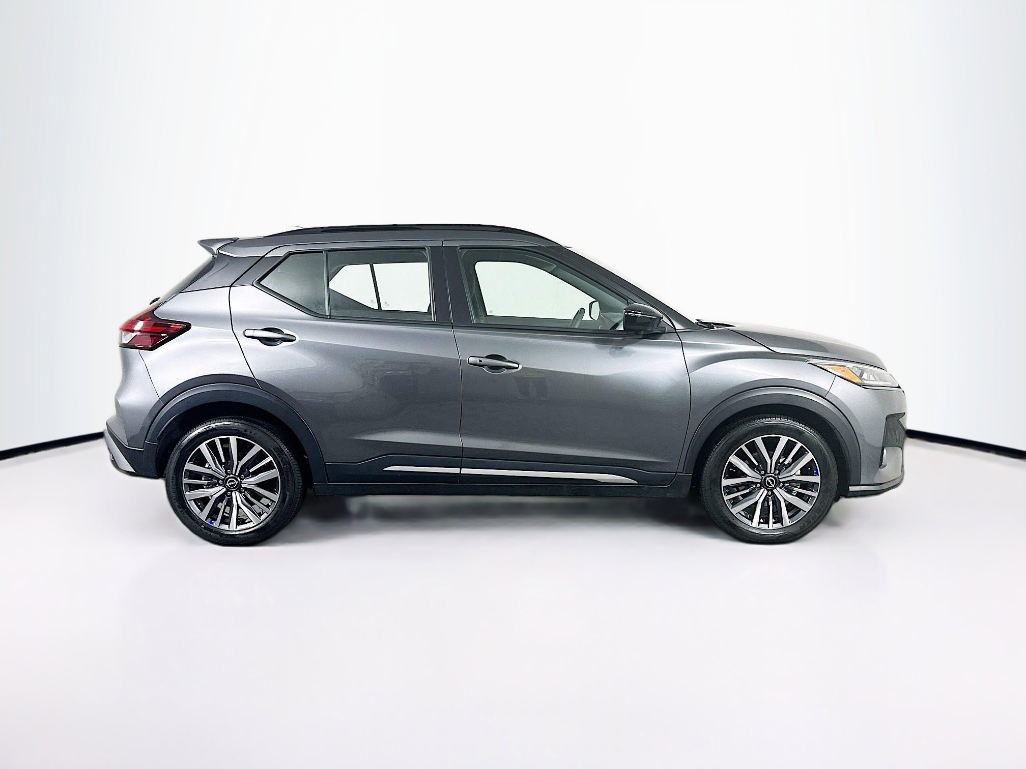 Used 2024 Nissan Kicks SR image 10