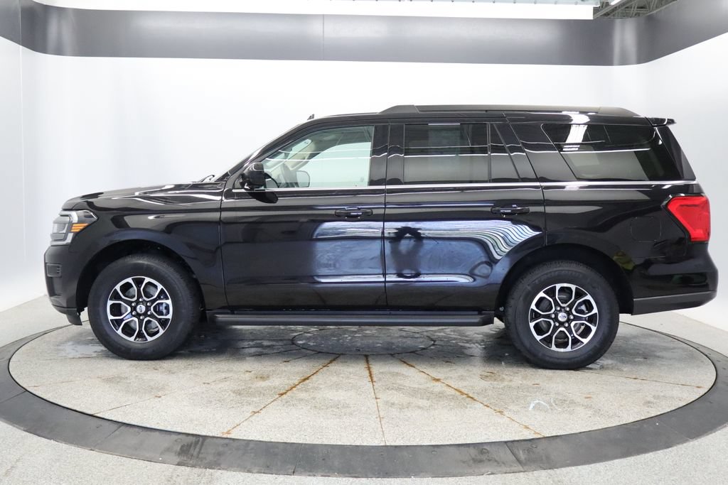 Used 2024 Ford Expedition XLT AWD/4WD image 2