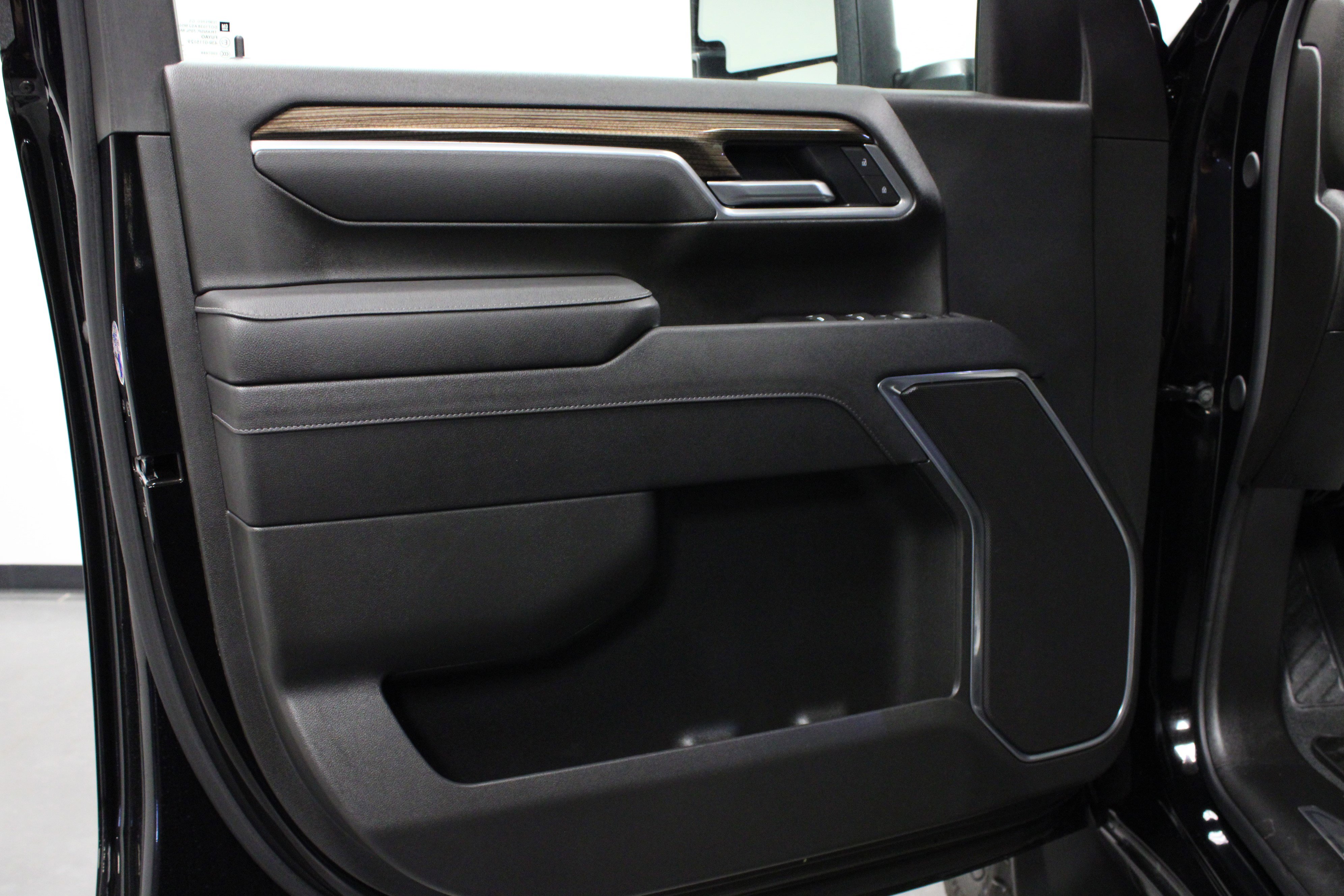 Used 2025 Chevrolet Silverado 2500 LT image 11