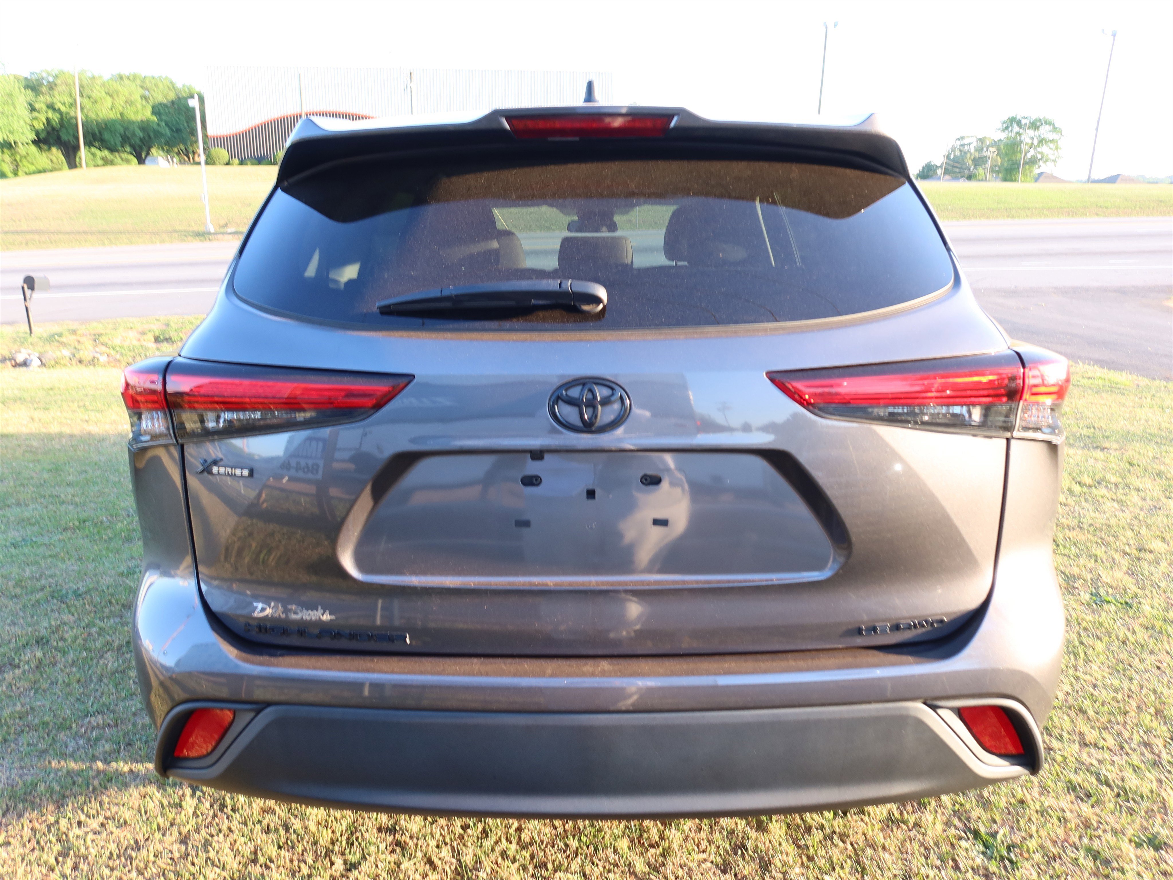 Used 2023 Toyota Highlander LE image 5