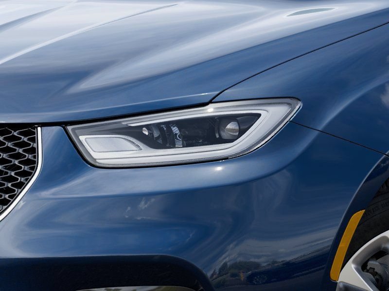 New 2025 Chrysler Pacifica Select AWD/4WD image 10