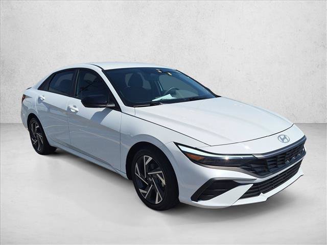 Certified 2025 Hyundai Elantra SEL FWD image 3