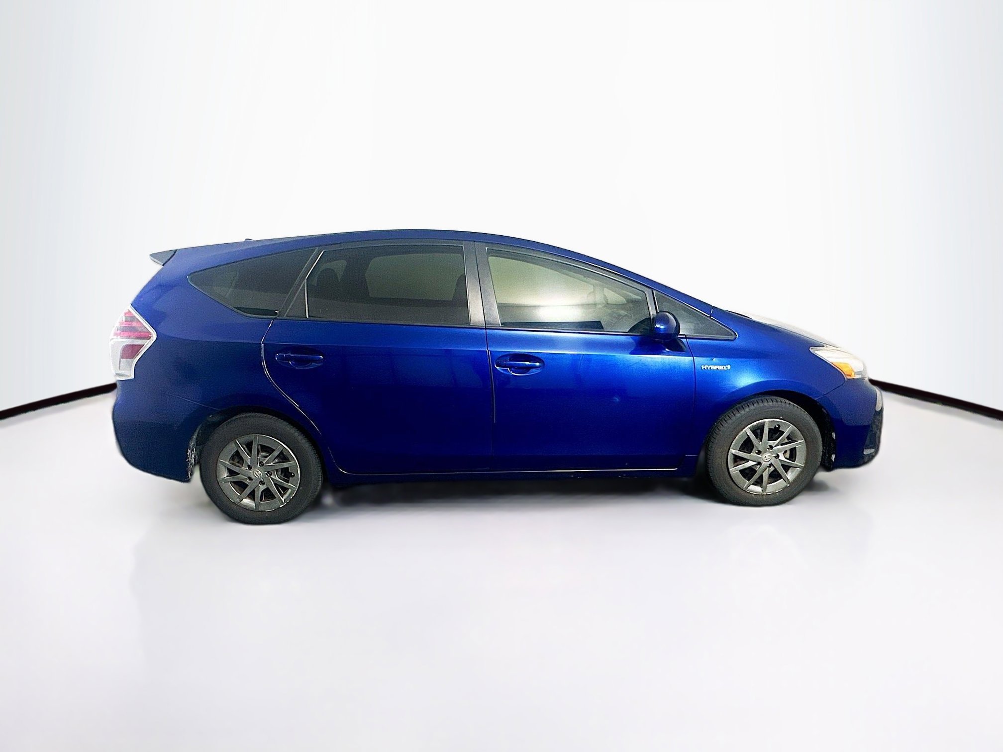 Used 2017 Toyota Prius V Two image 10
