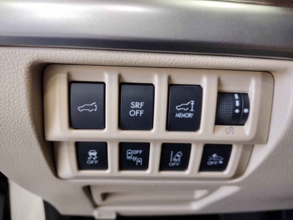 Used 2017 Subaru Outback 3.6R Limited AWD/4WD image 29