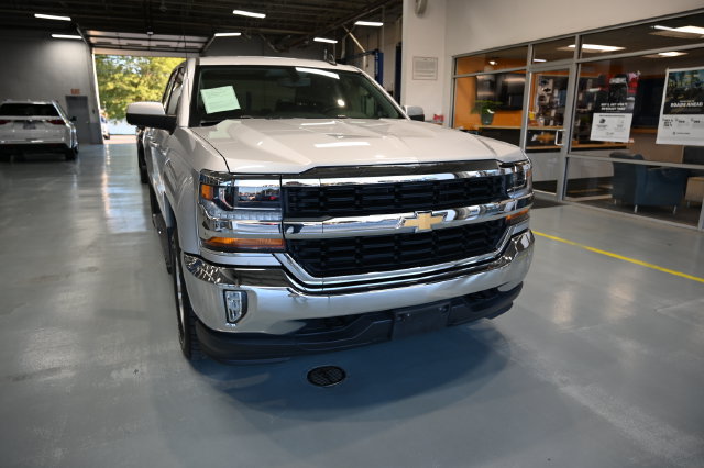 Used 2017 Chevrolet Silverado 1500 LT w/ All Star Edition AWD/4WD image 3