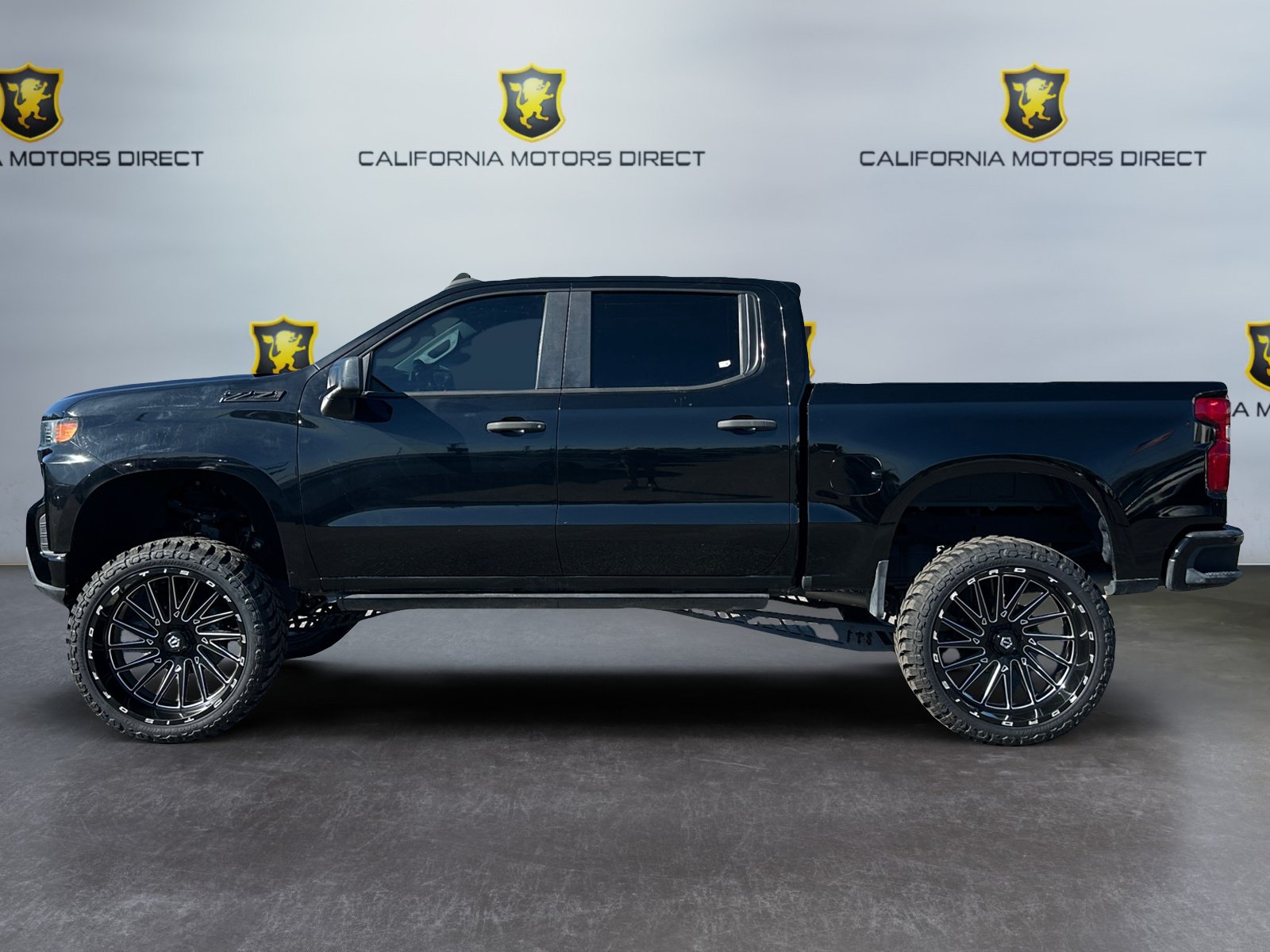 Used 2021 Chevrolet Silverado 1500 Custom Trail Boss w/ Midnight Edition AWD/4WD image 2
