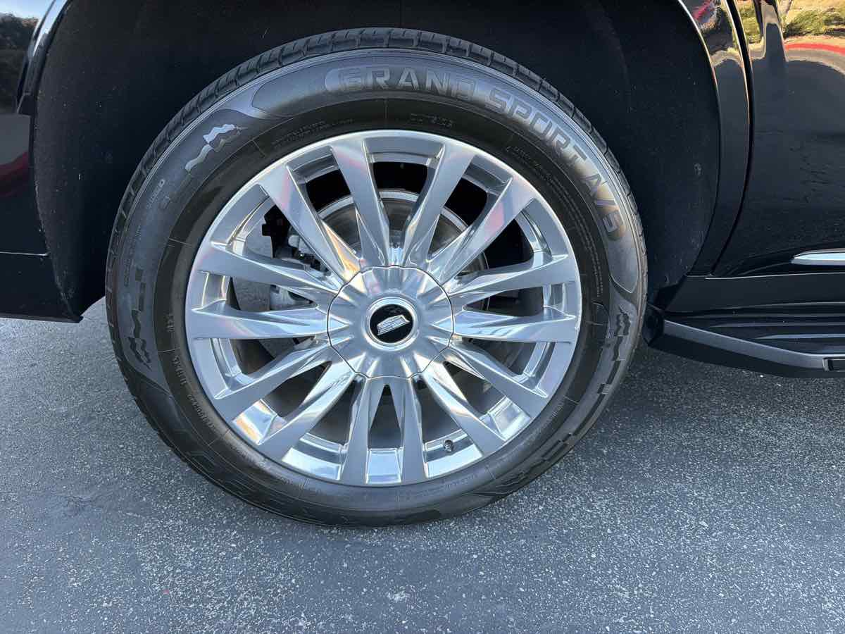 Used 2021 Cadillac Escalade Premium Luxury RWD image 42