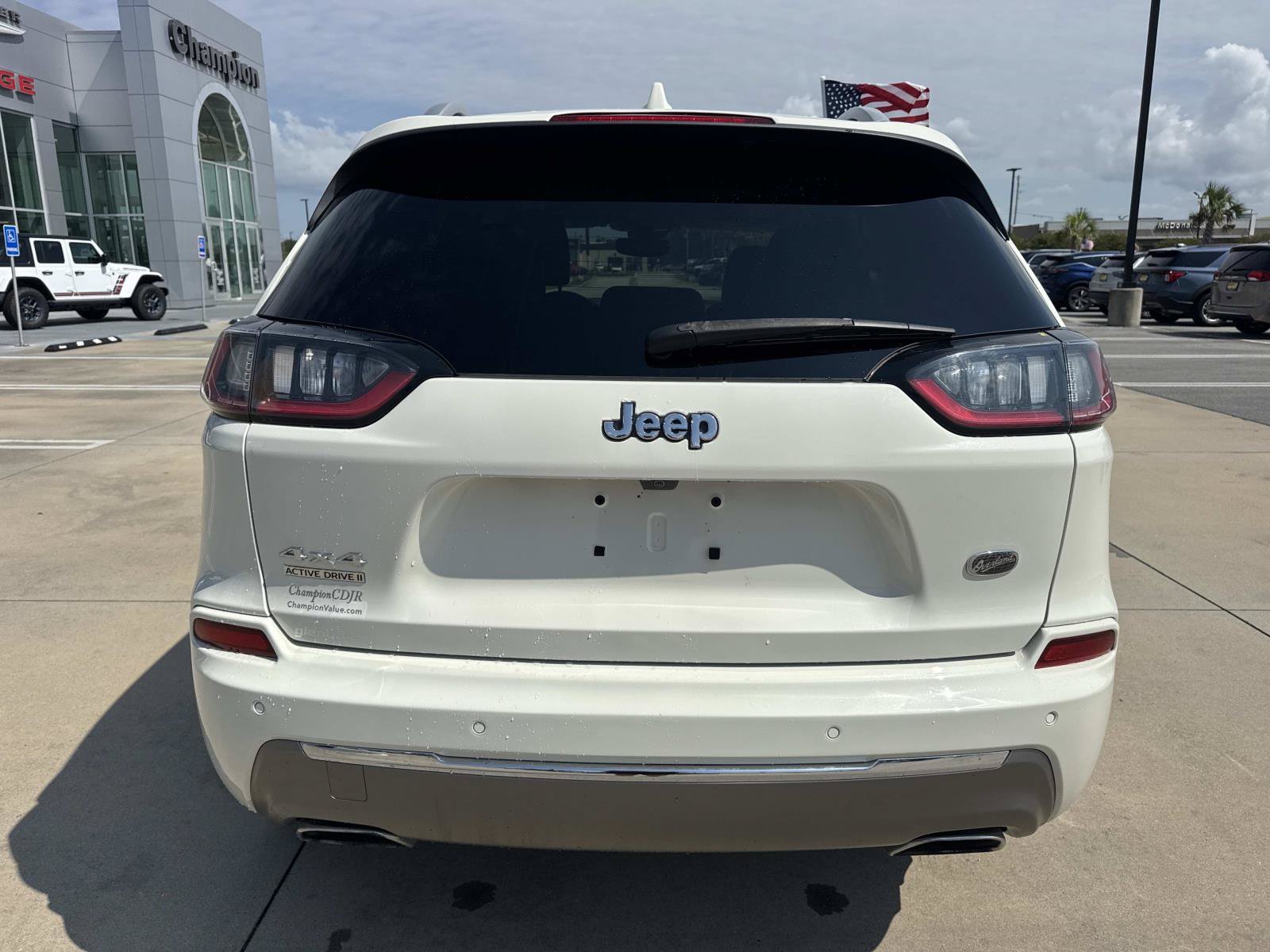 Used 2019 Jeep Cherokee Overland w/ Technology Group AWD/4WD image 6