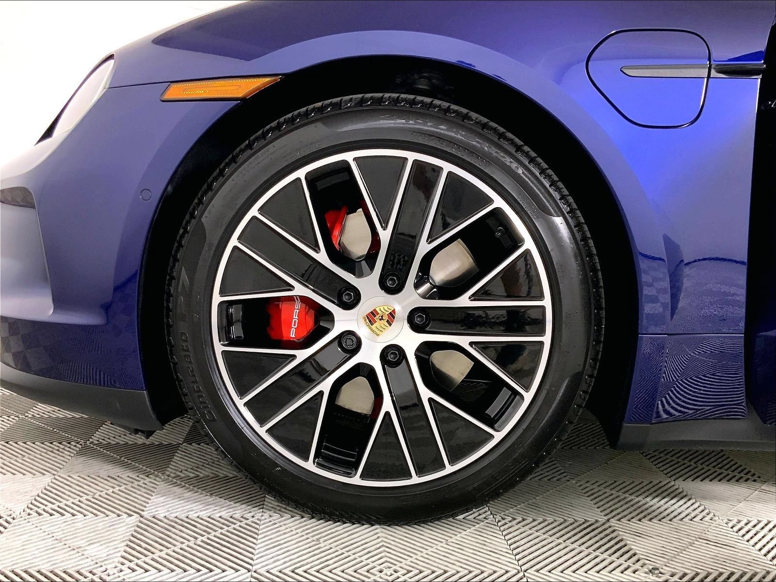 Used 2025 Porsche Taycan 4S AWD/4WD image 15