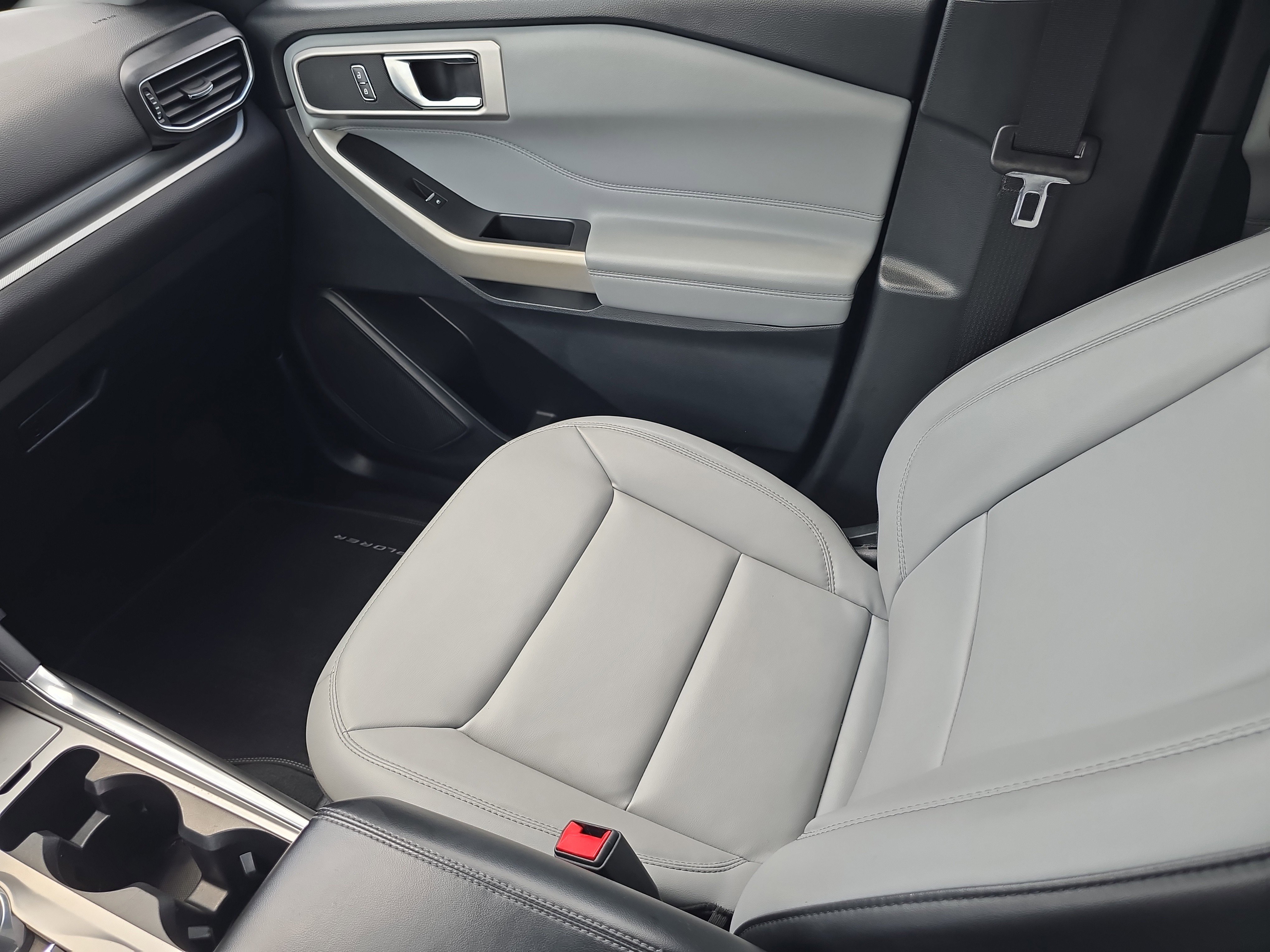 Used 2021 Ford Explorer XLT w/ Equipment Group 202A image 16