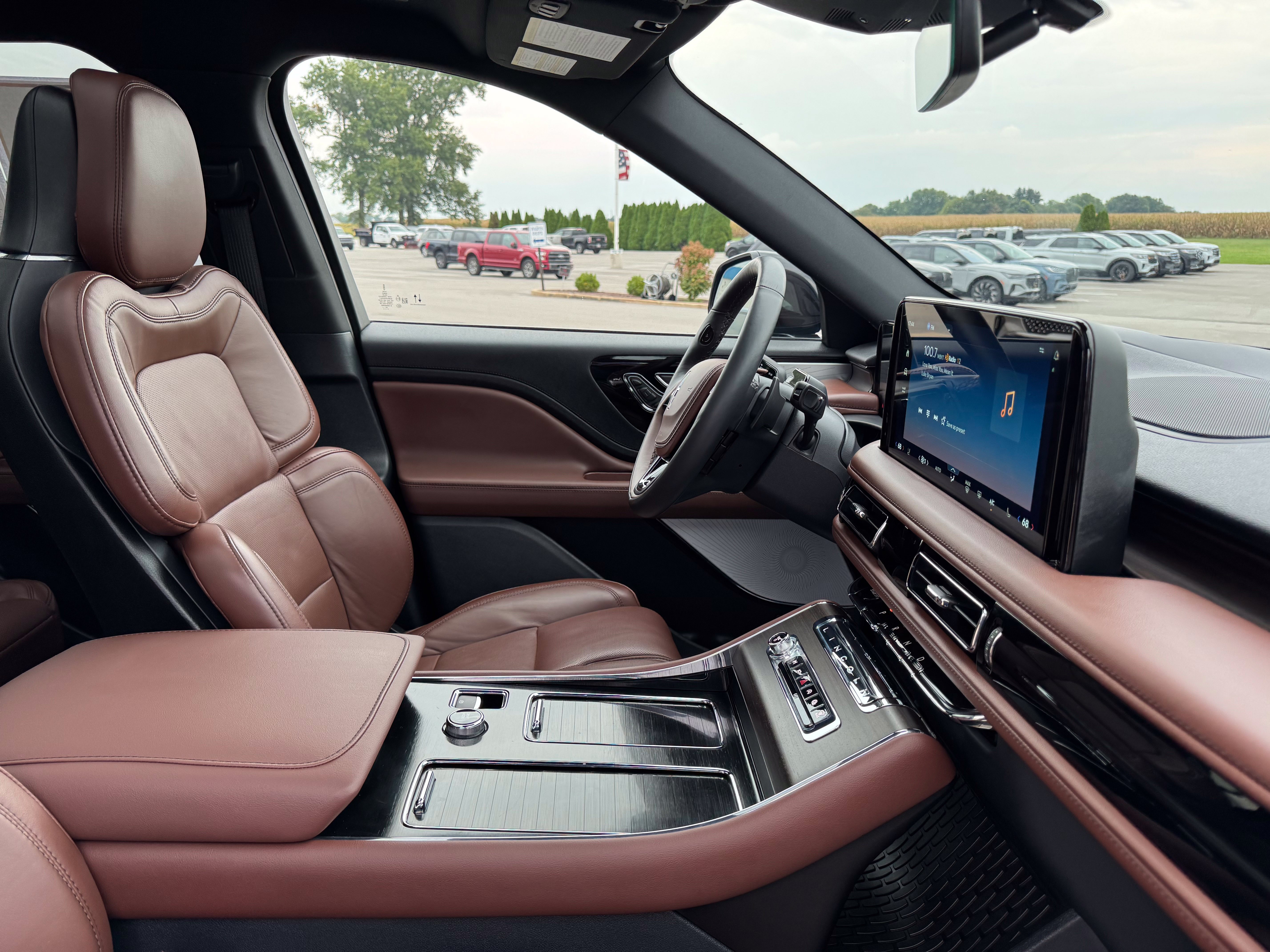 Used 2026 Lincoln Aviator Reserve AWD/4WD image 13