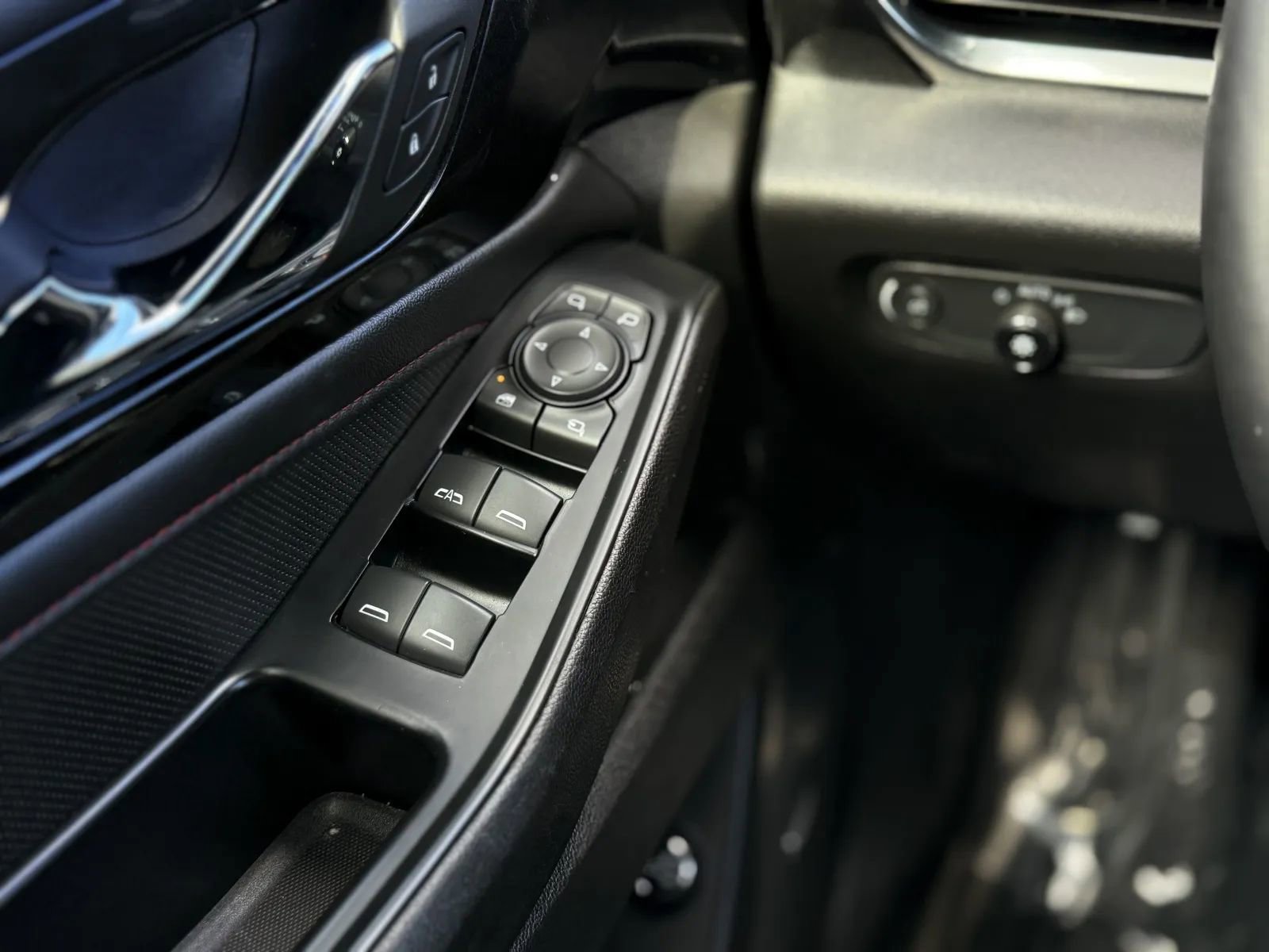 Used 2023 Chevrolet Traverse RS AWD/4WD image 26