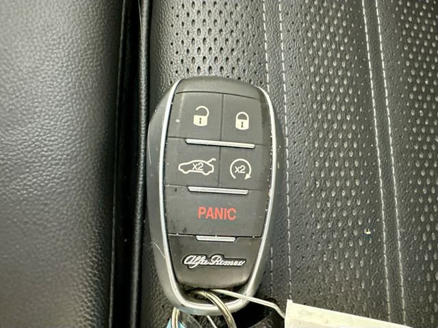 Used 2022 Alfa Romeo Stelvio Veloce image 18