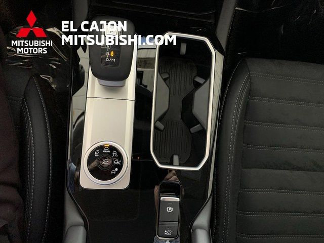 New 2026 Mitsubishi Outlander SE FWD image 19