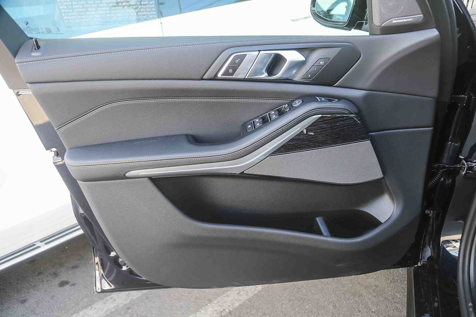 Used 2026 BMW X5 sDrive40i w/ M Sport Package image 17