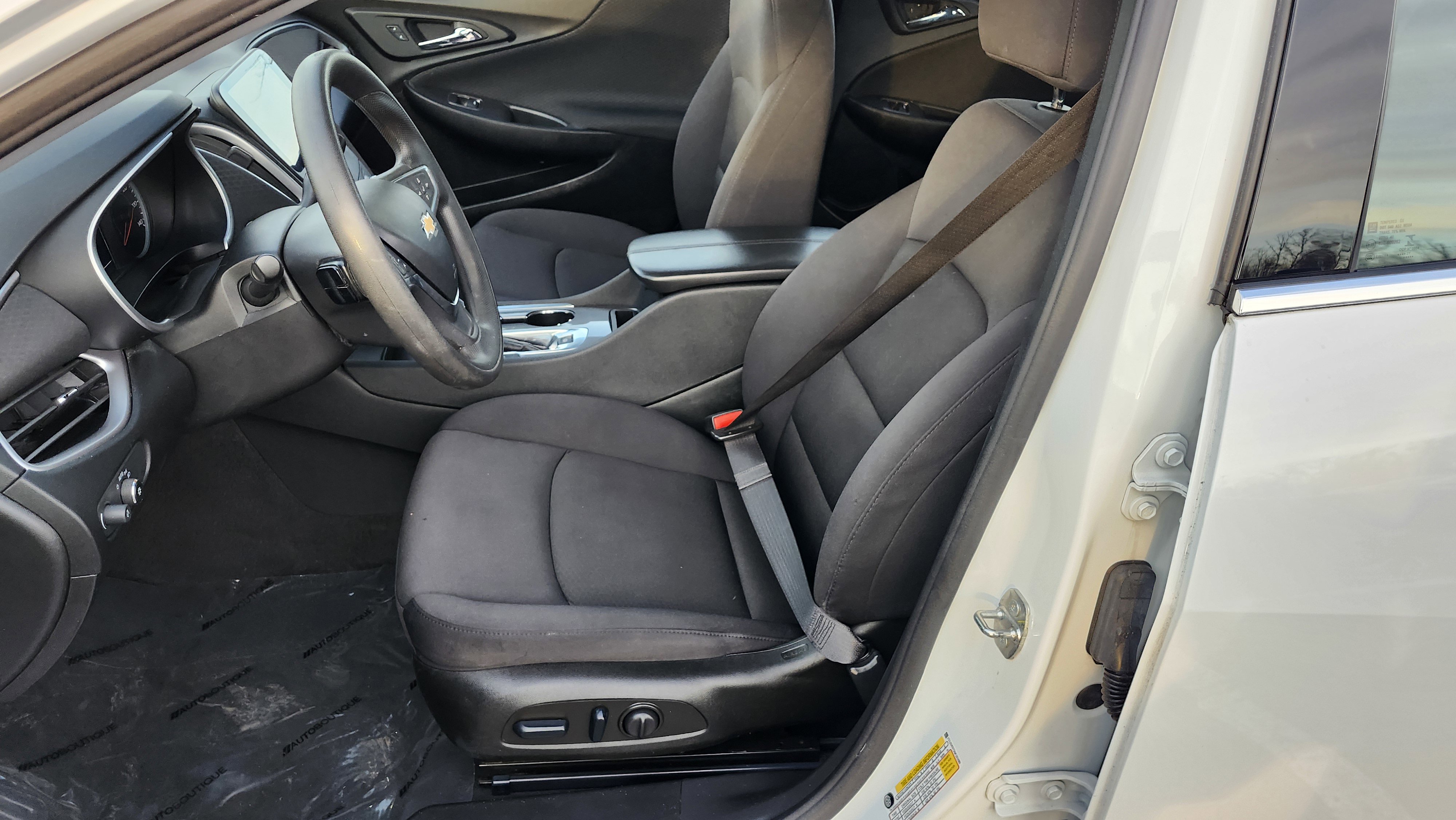 Used 2022 Chevrolet Malibu LT image 22