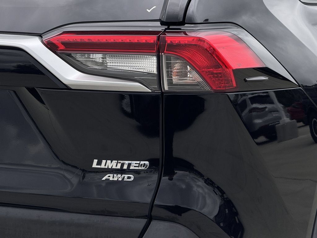 Used 2019 Toyota RAV4 Limited w/ Advanced Technology Package AWD/4WD image 10