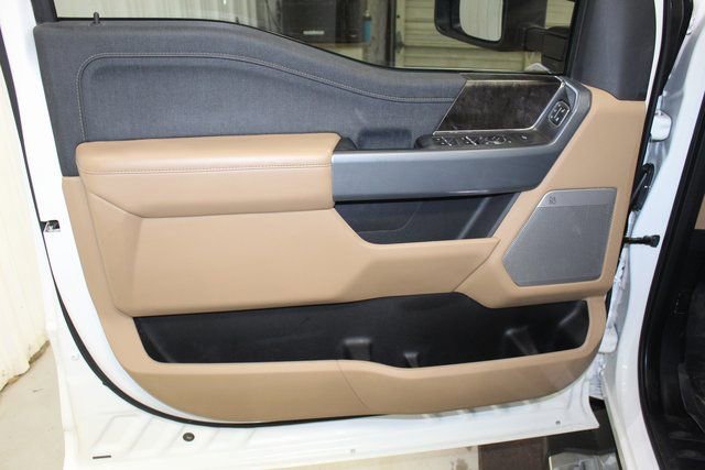 Used 2021 Ford F150 Lariat w/ Max Trailer Tow Package image 9