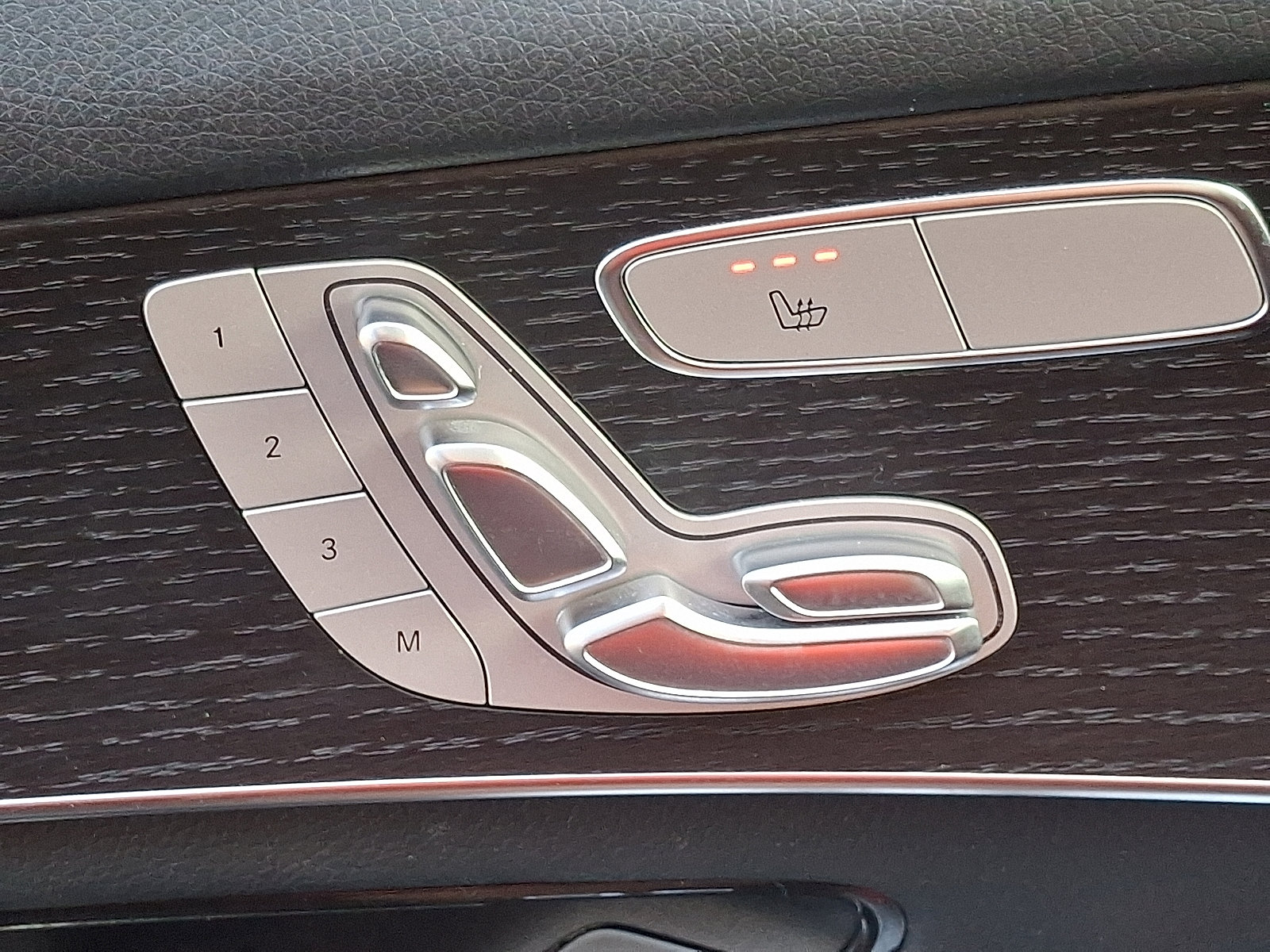 Used 2022 Mercedes-Benz GLC 300 4MATIC SUV image 25