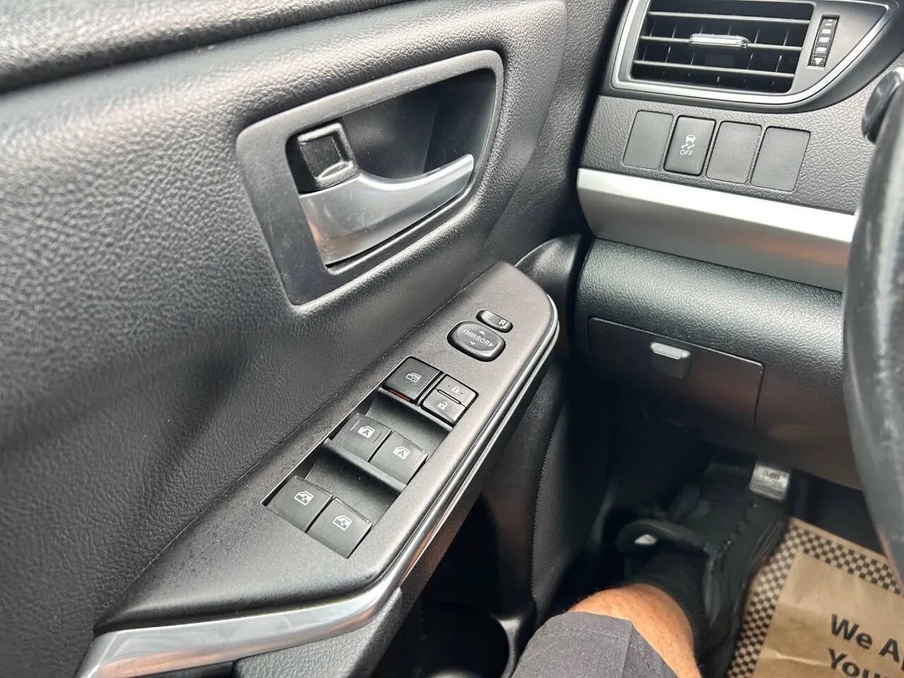 Used 2017 Toyota Camry SE FWD image 19