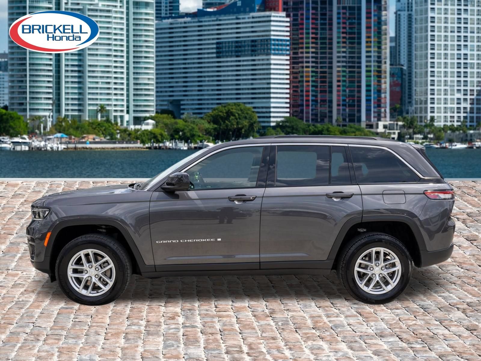 Used 2025 Jeep Grand Cherokee Laredo w/ Luxury Tech Group I RWD image 8