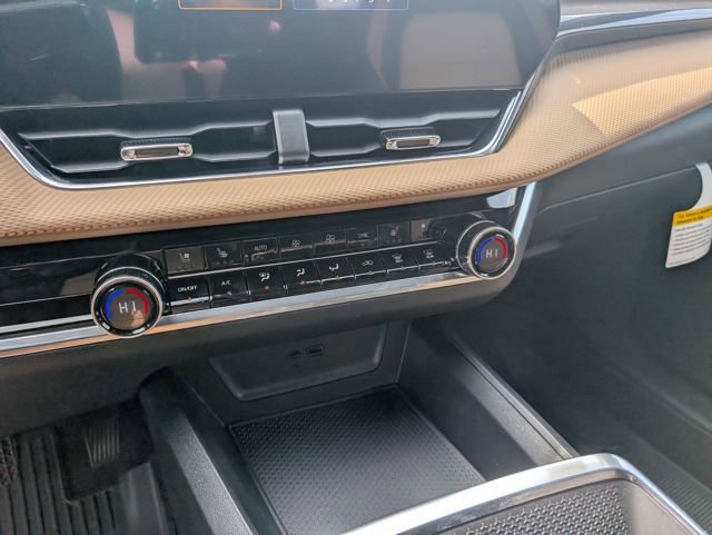 New 2026 Chevrolet Equinox ACTIV w/ Convenience Package III FWD image 20