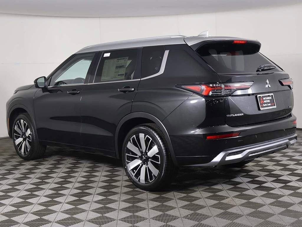 New 2025 Mitsubishi Outlander AWD image 14