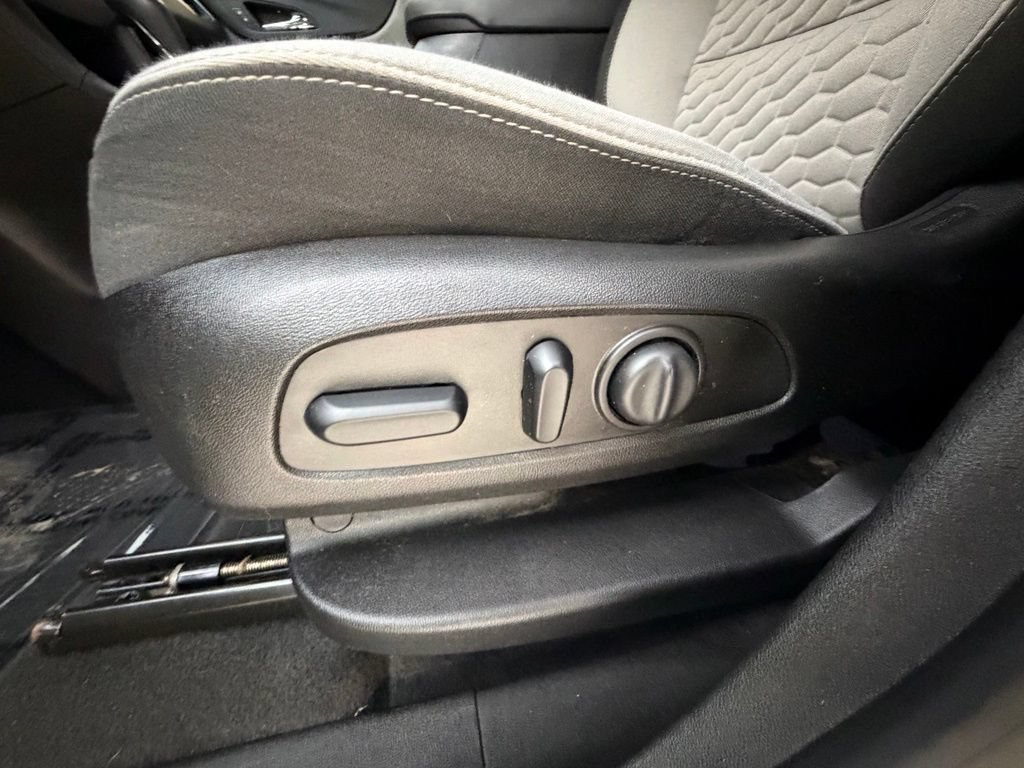 Used 2019 Chevrolet Equinox LT AWD/4WD image 45