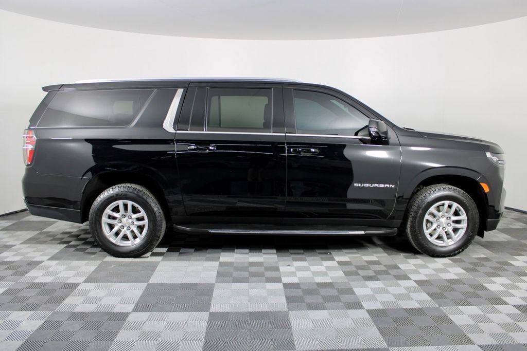 Used 2023 Chevrolet Suburban LT w/ Luxury Package AWD/4WD image 9