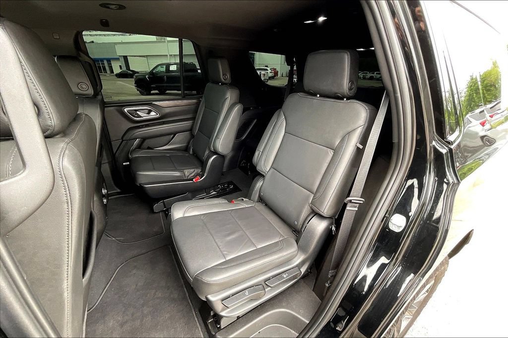 Used 2024 Chevrolet Tahoe Z71 w/ Luxury Package AWD/4WD image 7