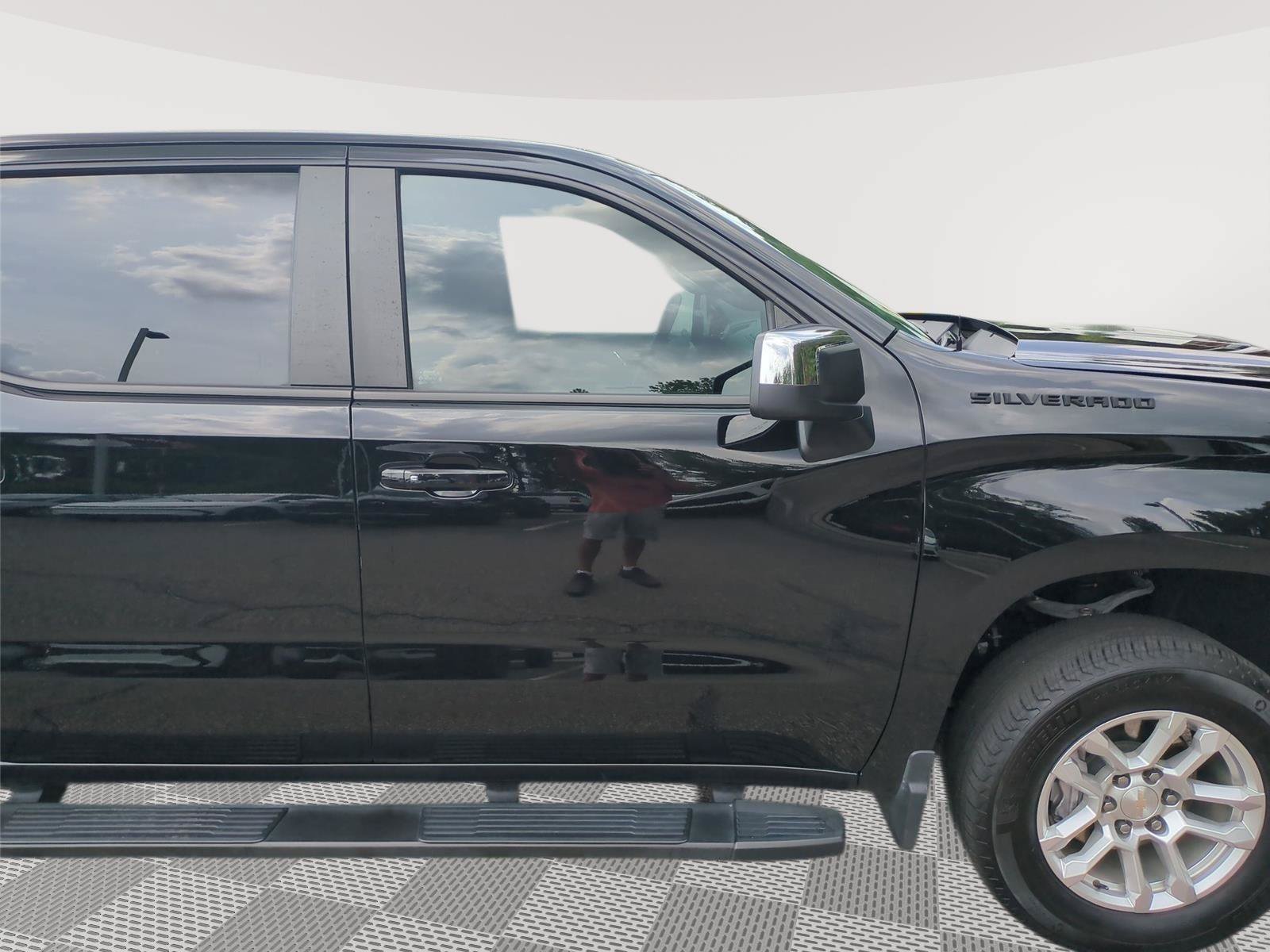 Used 2024 Chevrolet Silverado 1500 LT AWD/4WD image 32