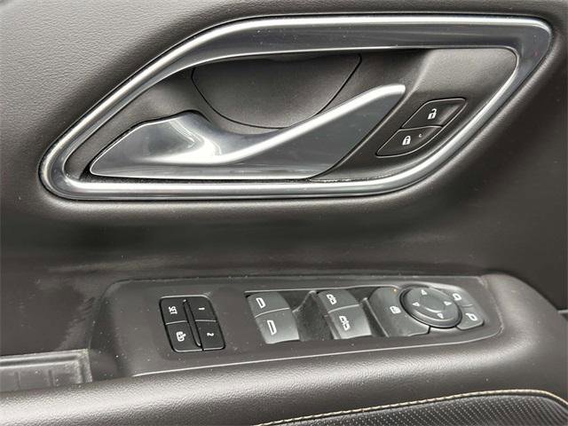 Used 2024 GMC Yukon XL SLT image 13