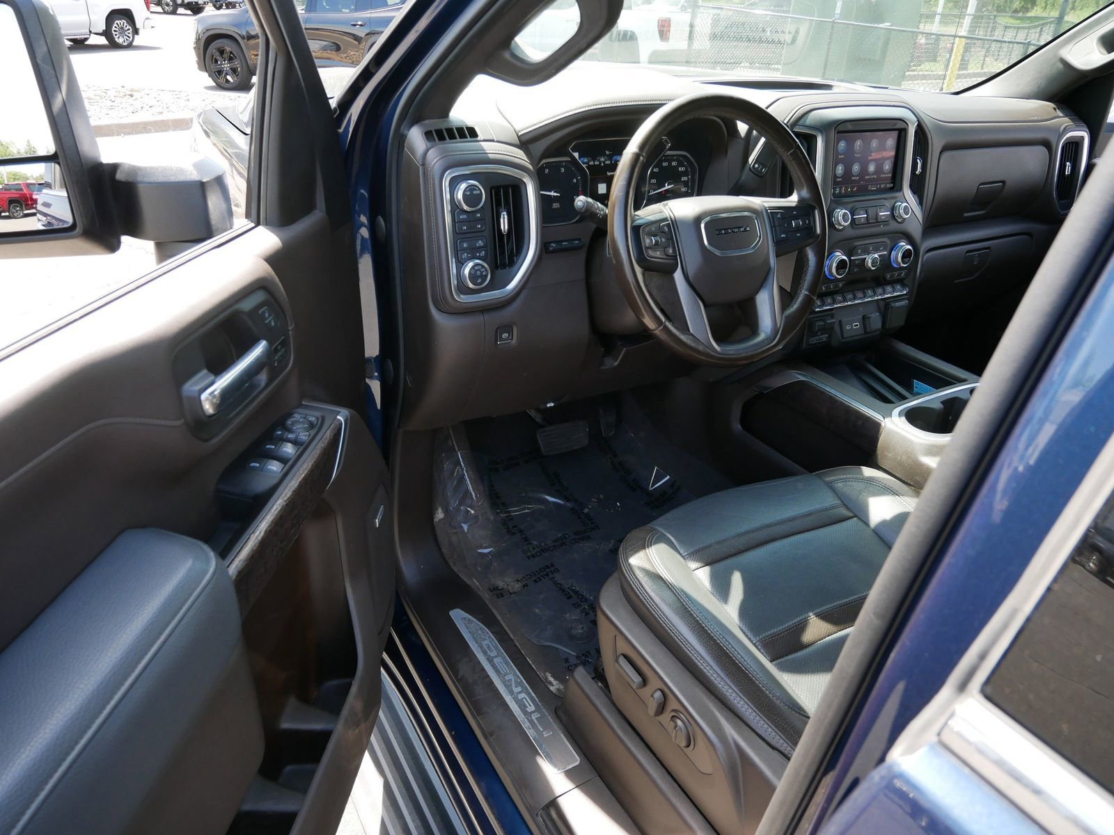Used 2022 GMC Sierra 3500 Denali w/ Denali Ultimate Package AWD/4WD image 11